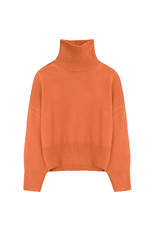 оранжевый Трикотажный джемпер с шерстью альпака. Модель свободного силуэта с высоким воротником, спущенной линией плеча и длинными рукавами. Манжеты и низ изделия в рубчик.