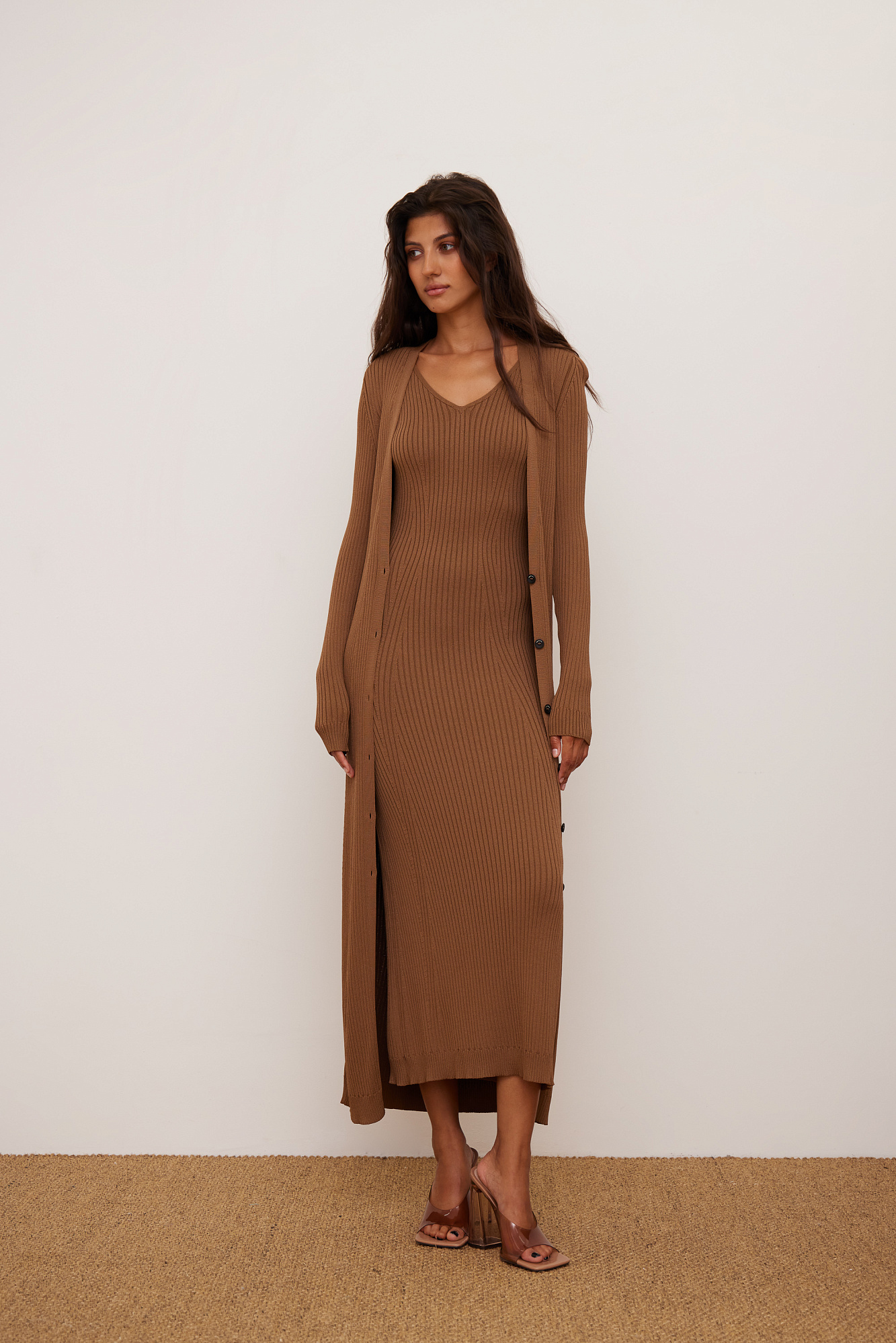 Длинный кардиган из вискозы на пуговицах и поясом