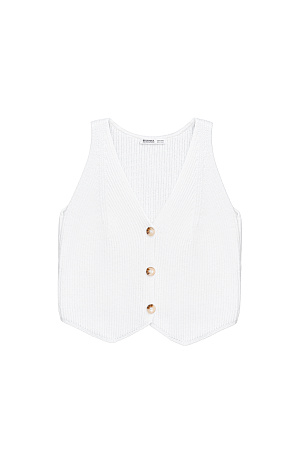 белый Трикотажный жилет из хлопка. Модель прямого кроя с V-образным вырезом и застежкой на пуговицы. Дополнить образ можно юбкой в таком же стиле.