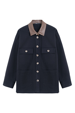 черный Куртка с накладными карманами. Модель свободного силуэта, воротник декорирован вставкой из экокожи. Ткань с водоотталкивающим тефлоновым напылением. Дополнить образ можно юбкой в таком же стиле.