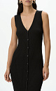 Трикотажное платье-жилет длины миди из вискозы. Модель приталенного силуэта, без рукавов, глубоким V-образным вырезом и застежкой на пуговицы по всей длине. Изделие выполнено в рубчик.