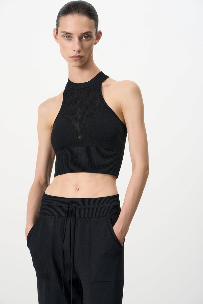 Топ с акцентной вставкой из сетки