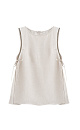 Топ из 100% льна. Модель свободного кроя, без рукавов, с круглым вырезом горловины. Изделие фиксируется завязками по бокам.