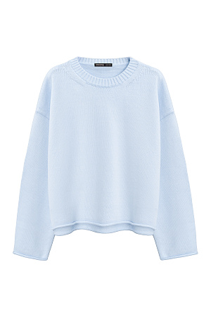 голубой Трикотажный джемпер из хлопка с добавлением эластана. Модель свободного силуэта о спущенной линией плеч и круглым вырезом горловины. Изделие декорировано валиками по низу и на манжетах рукавов. 