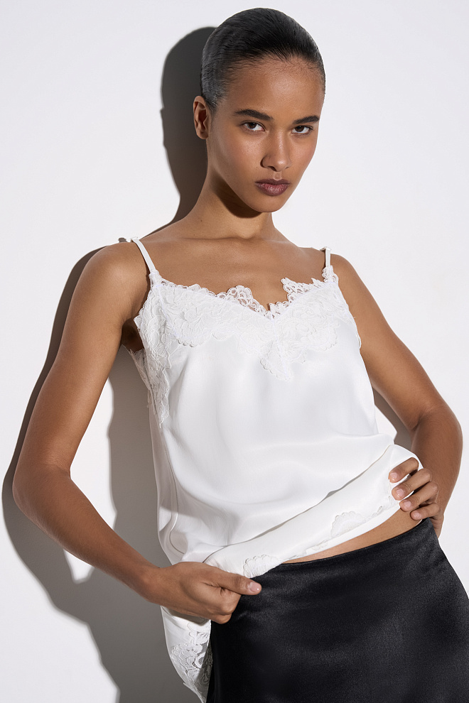 Топ из вискозы с кружевом