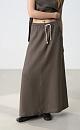 Юбка длины макси из 100% льна. Модель свободного силуэта с эластичным поясом на кулиске и боковыми карманами. Дополнить образ можно топом в том же стиле. 