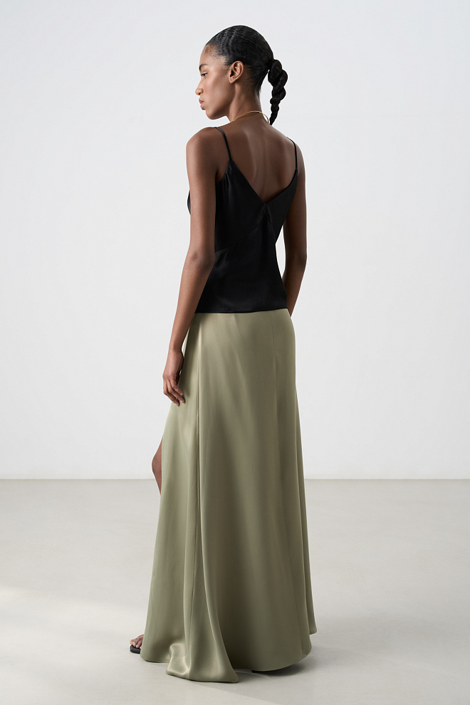 Атласная юбка с разрезом