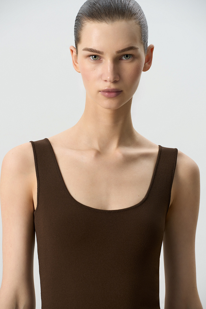 Платье мини на широких бретелях