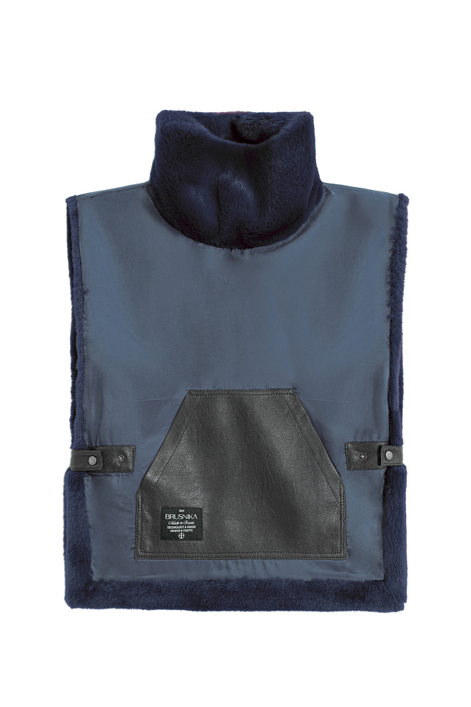 Жилет из экомеха с воротником-стойкой