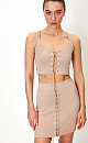 Короткий трикотажный топ из вискозы. Модель приталенного силуэта, без рукавов, на широких бретельках, с люверсами и шнуровкой на груди. Дополнить образ можно юбкой в таком же стиле.
