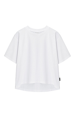 белый Oversize футболка со спущенной линией плеча. Модель свободного силуэта с закругленным низом.