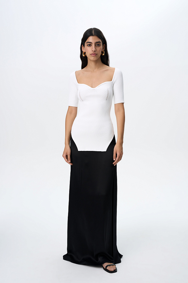 Удлиненный топ с декольте