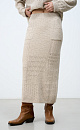 Трикотажная юбка длины миди из кашемира и шерсти. Модель приталенного силуэта с разрезом сзади и накладными карманами. Дополнить образ можно джемпером в таком же стиле.