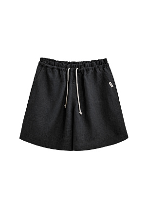 черный Короткие шорты из 100% льна. Модель свободного кроя, с поясом на кулиске и боковыми карманами. 