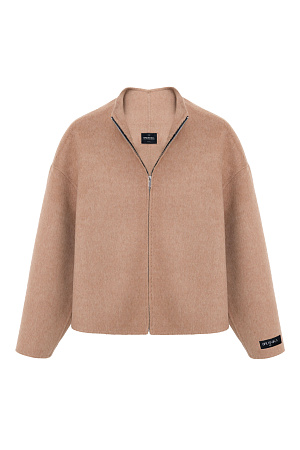 бежевый Укороченный жакет со спущенной линией плеча. Модель свободного силуэта с боковыми карманами и брендированным ярлыком.