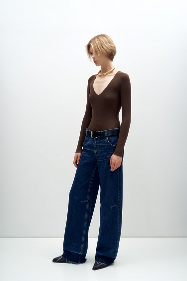 Лонгслив с V-образным вырезом