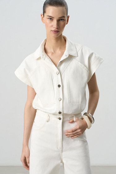 Джинсовый комбинезон с коротким рукавом