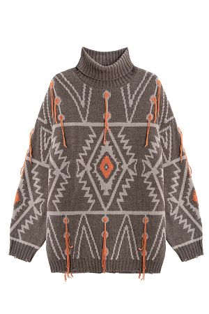 коричневый Трикотажный джемпер из шерсти альпака с геометрическим жаккардовым орнаментом. Модель свободного силуэта с высоким воротом и со спущенной линией плеча. Края изделия выполнены в рубчик. Изделие декорировано локаничной бахромой.