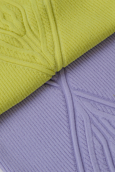 Трикотажный топ с перекрутом