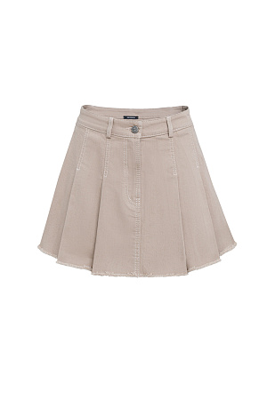 бежевый Джинсовая юбка длины мини в складку из хлопка. Потайная застежка на молнию и пуговицу. Шлевки на поясе для ремня.