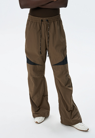 Спортивные брюки из нейлона