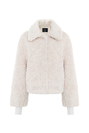 белый Короткая шуба из искусственного меха с отложным воротом. Застежка на кнопки под планкой. Длинные рукава с трикотажными митенками.