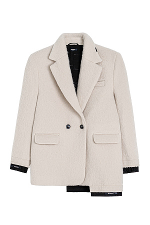 бежевый Двубортный жакет из шерсти. Модель свободного силуэта с карманами, асимметричным низом и имитацией необработанного края. Изделие на подкладке.