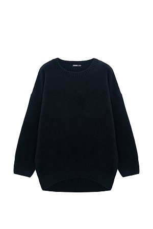 черный Трикотажный джемпер прямого силуэта. Содержание в пряже 70% натурального пуха лисы делает джемпер теплым и в тоже время очень легким. Модель со спущенным плечом, края изделия в рубчик.