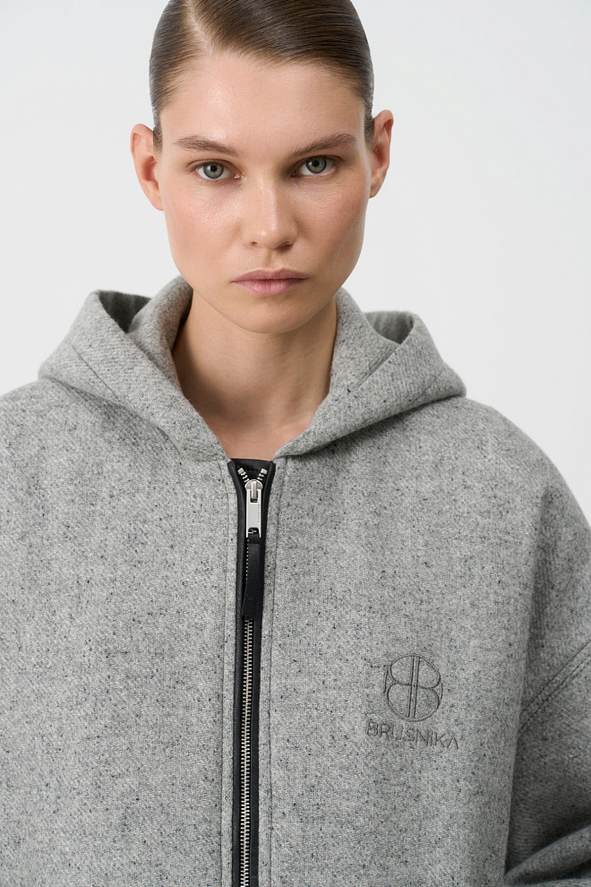 Свободный бомбер с капюшоном 