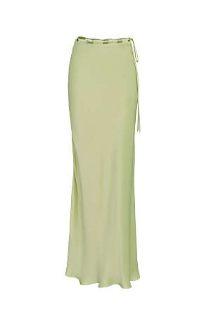 зеленый Атласная макси юбка. Модель приталенного силуэта с регулируемой кулиской на поясе.