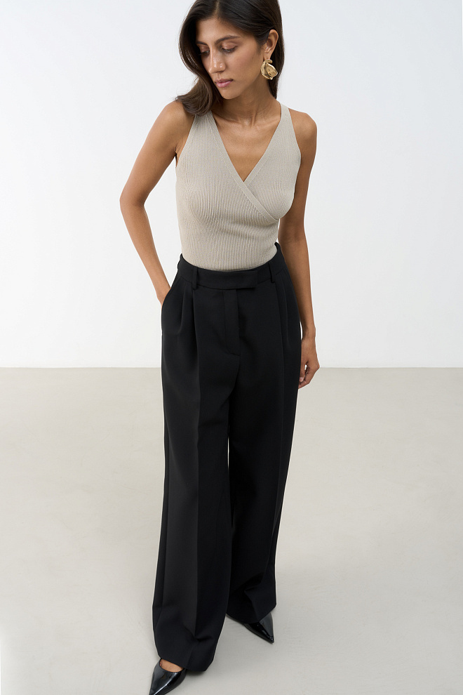 Трикотажный топ с имитацией запаха