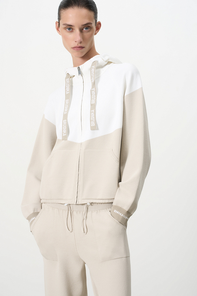 Спортивный бомбер с капюшоном 