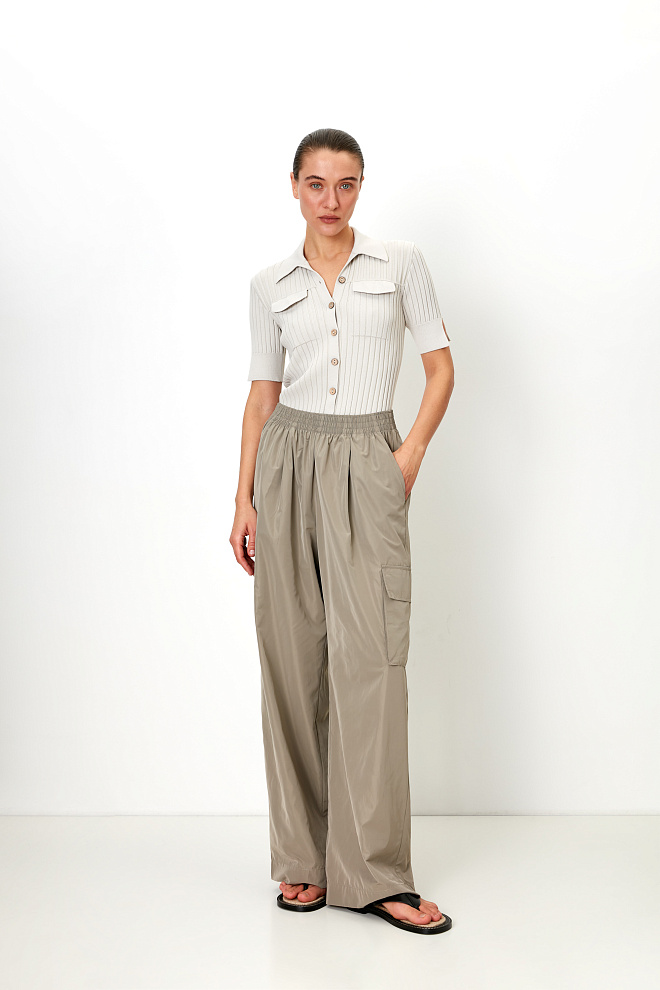 Футболка с отложным воротником