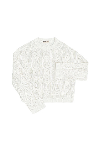 белый Трикотажный джемпер из шерсти альпака ажурной вязки. Модель свободного силуэта со спущенной линией плеч и круглым вырезом горловины. Манжеты и низ изделия выполнены в рубчик.