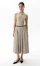 Юбка миди со складками. Модель свободного силуэта с застежкой на молнию и боковыми карманами.