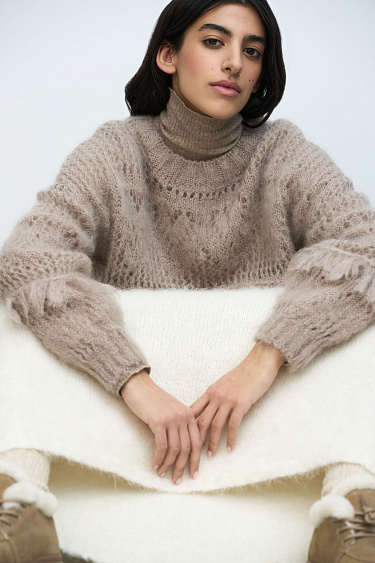 Ажурный джемпер с бахромой из кид мохера