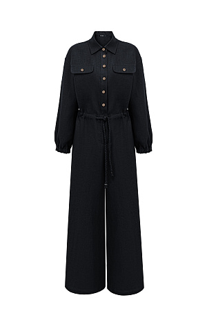 черный Комбинезон из 100% льна с накладными карманами на груди, длинным рукавом. Застежка на пуговицы.