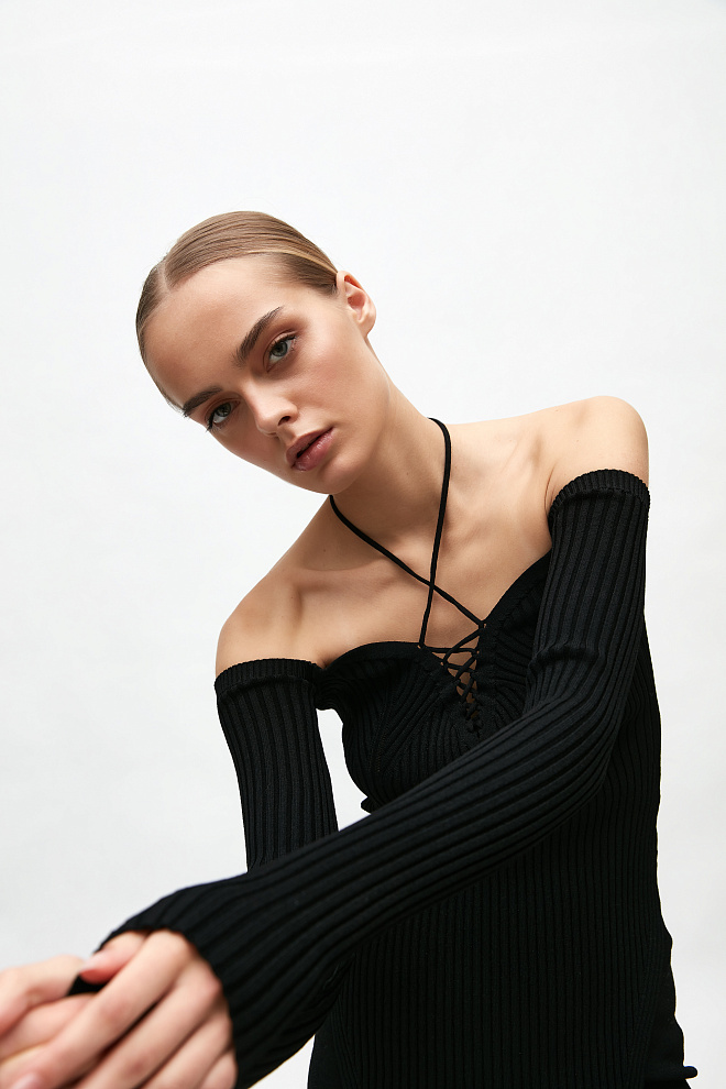 Топ со шнуровкой на груди 