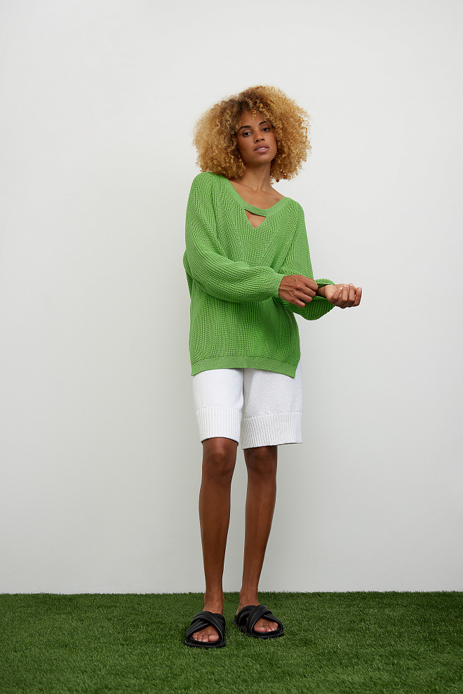 Джемпер из хлопка с вырезом