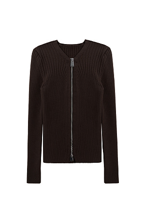 коричневый Трикотажный кардиган на молнии. Модель прямого силуэта, с длинными рукавами и V-образным вырезом. Изделие выполнено в широкий рубчик.