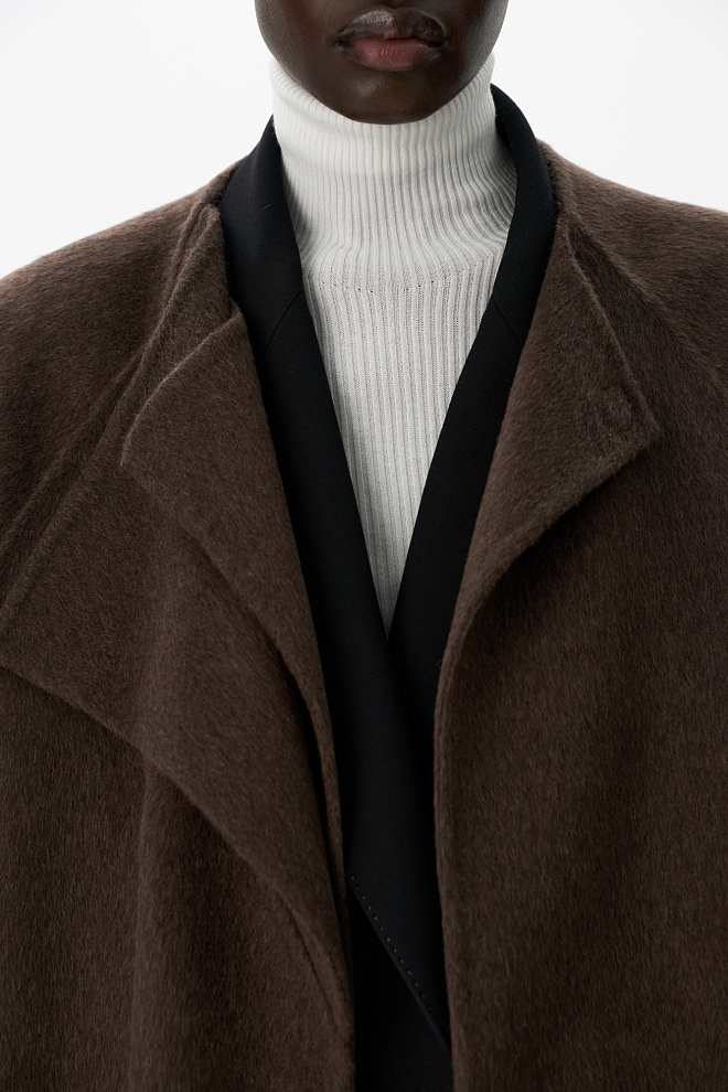 Шерстяное пальто с асимметричным лацканом