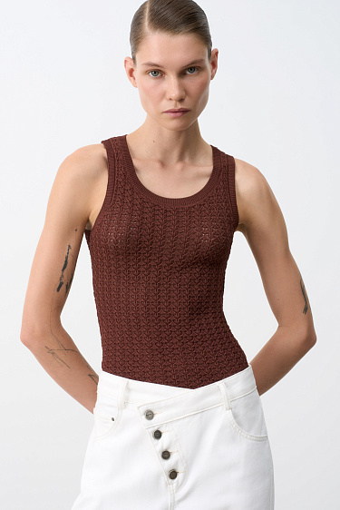 Трикотажный топ с ажурным рисунком