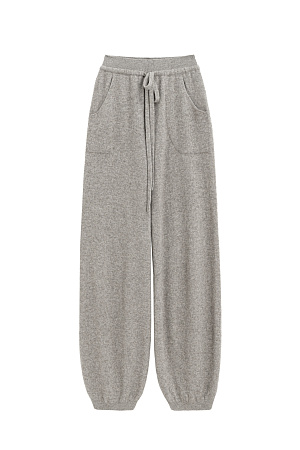 бежевый Трикотажные брюки из шерсти яка и мериноса экстрафайн. Модель с эластичным поясом на кулиске и округлыми карманами. Манжеты брюк и пояс выполнены в рубчик.