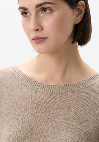 Джемпер с вырезом на спине