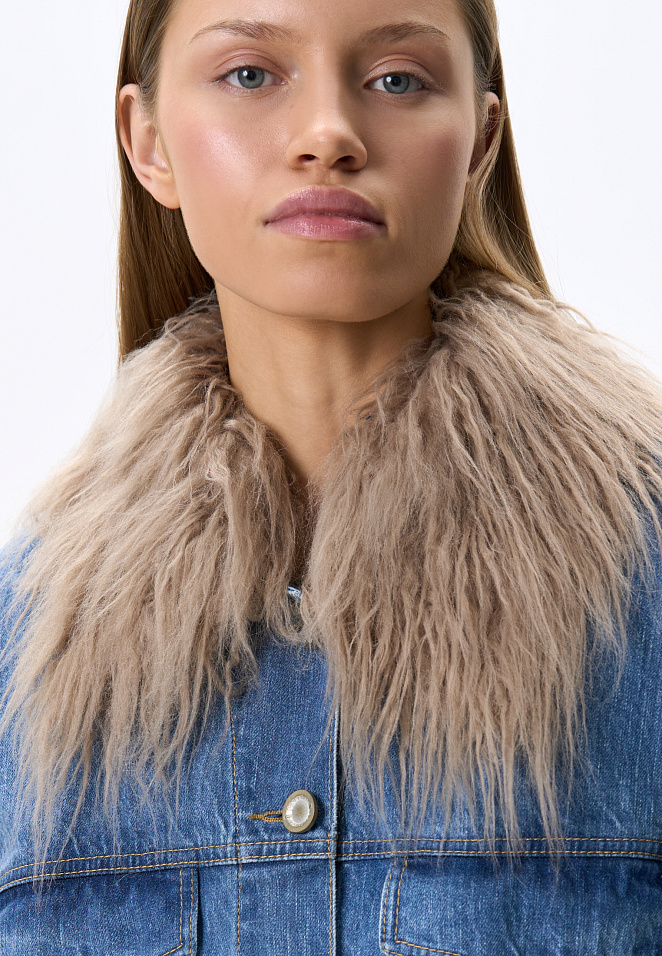 Джинсовая куртка с меховым воротником и жилеткой