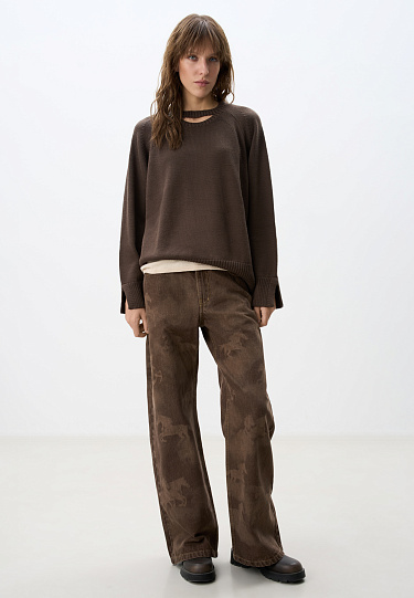 Джемпер с акцентным вырезом