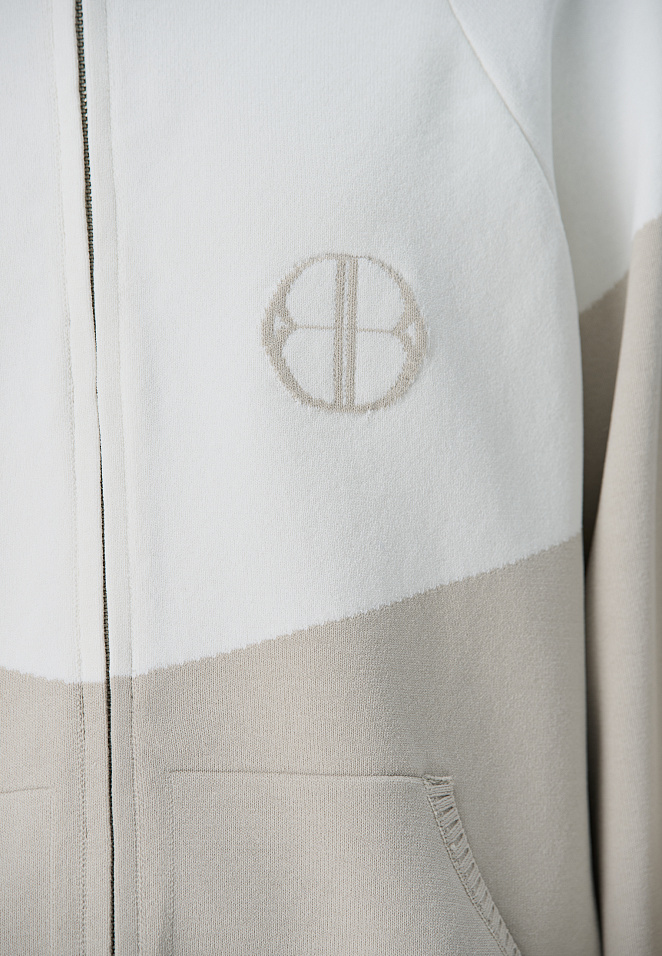 Спортивный бомбер из вискозы