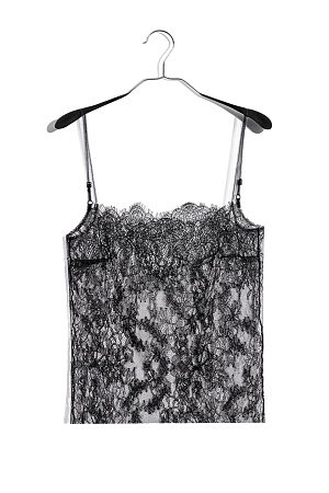 черный Топ из тонкого кружева. Модель на тонких регулируемых бретельках. Изделие выполнено без подкладки.