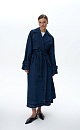 Двубортный oversize тренч из денима на запах без подкладки. Асимметричная отлетная кокетка, отложной воротник, паты на манжетах и широкий пояс из основного материала. Передние боковые карманы на пуговицах. 
