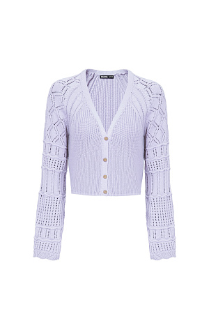 сиреневый Трикотажный кардиган из хлопка с добавлением эластана. Модель укороченного кроя, с длинными вывязанными рукавами и застежкой на пуговицы.